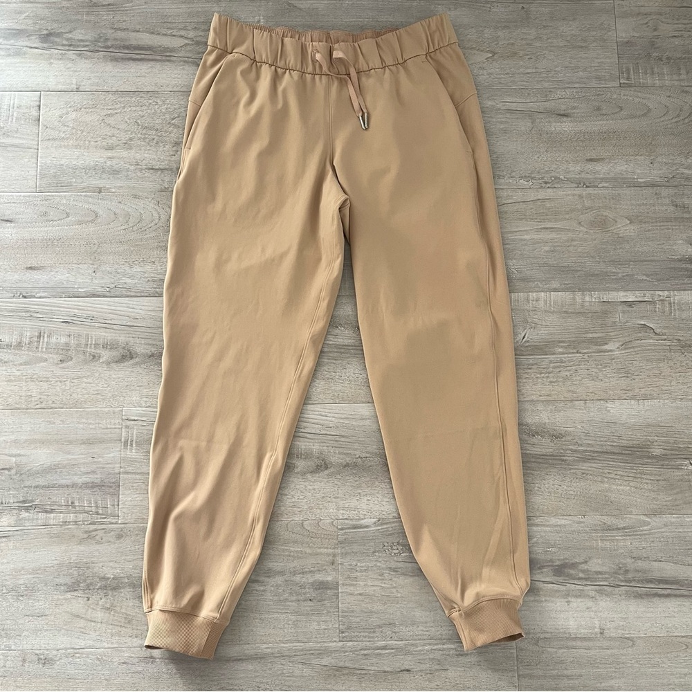 Lululemon On the Fly Jogger 25" size 8